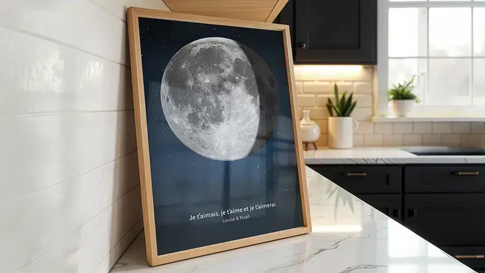Phase lunaire d'anniversaire : poster personnalisé "Je t'aimais, je t'aime et je t'aimerai" avec lune réaliste dans cuisine moderne