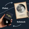 Personalisiertes Geschenkset mit Mondmotiv, bestehend aus einem individuellen Mondphasen-Poster und einer Halskette mit Mondmotiv.